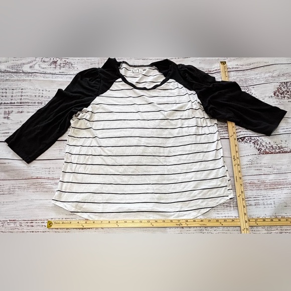Women’s Maurice’s Ruched 3/4 Sleeve Striped Top - Picture 1 of 9